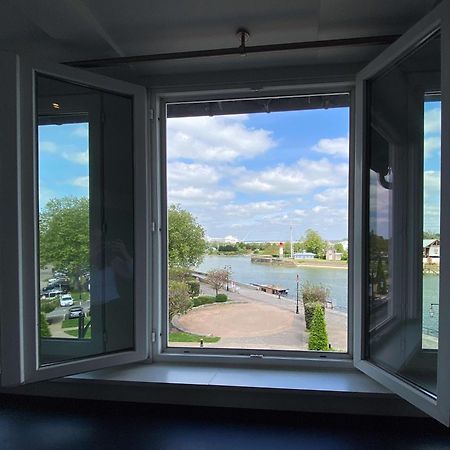 Best Western Le Cheval Blanc -Vue Sur Le Port-Plein Centre Ville Онфльор Екстериор снимка