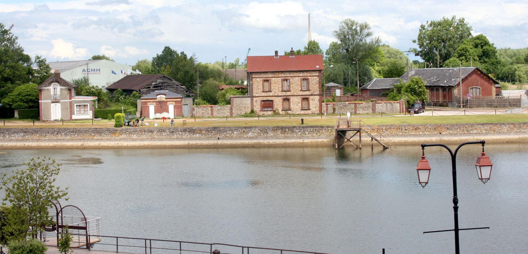 Best Western Le Cheval Blanc -Vue Sur Le Port-Plein Centre Ville Онфльор Екстериор снимка