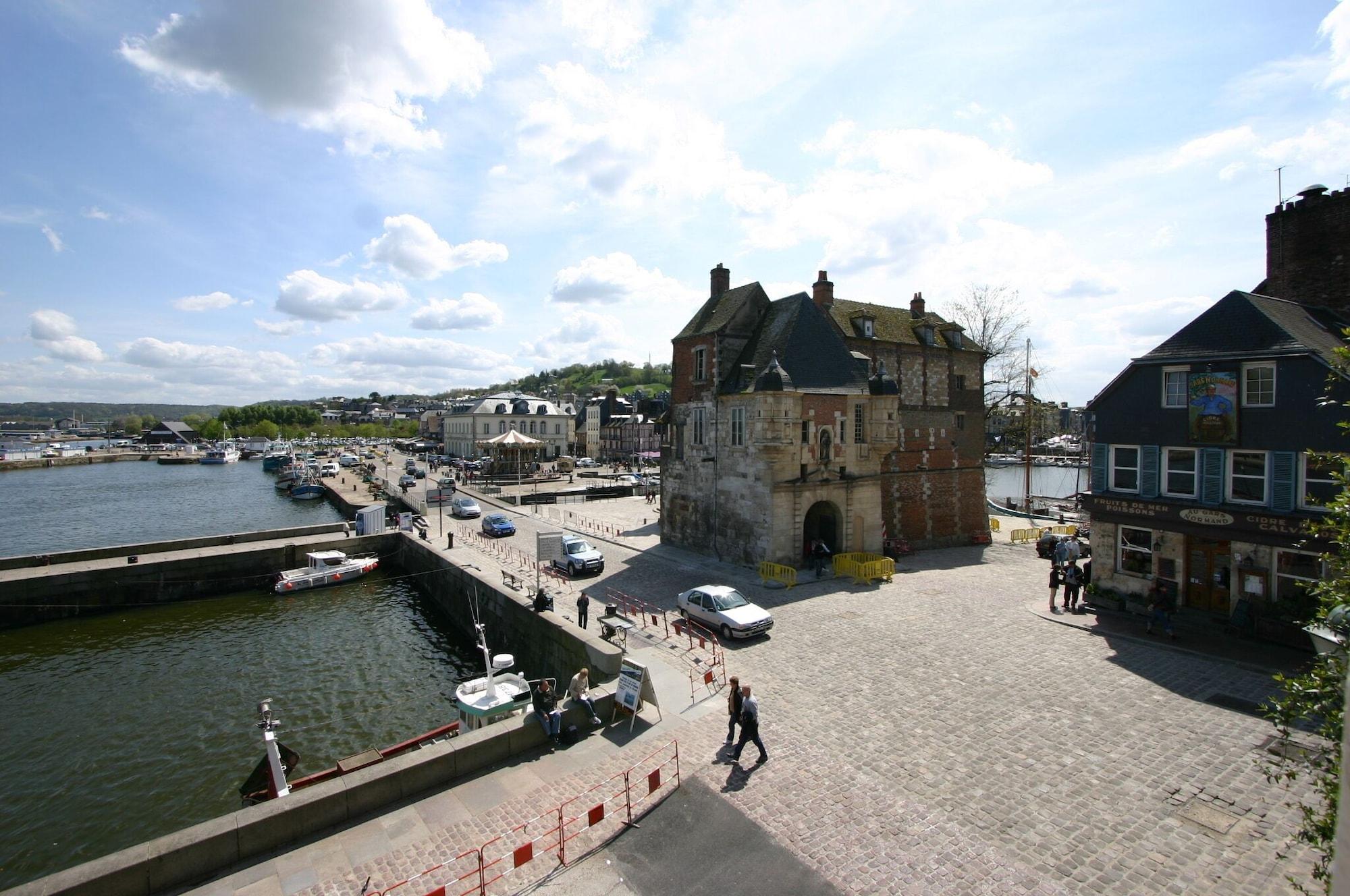 Best Western Le Cheval Blanc -Vue Sur Le Port-Plein Centre Ville Онфльор Екстериор снимка