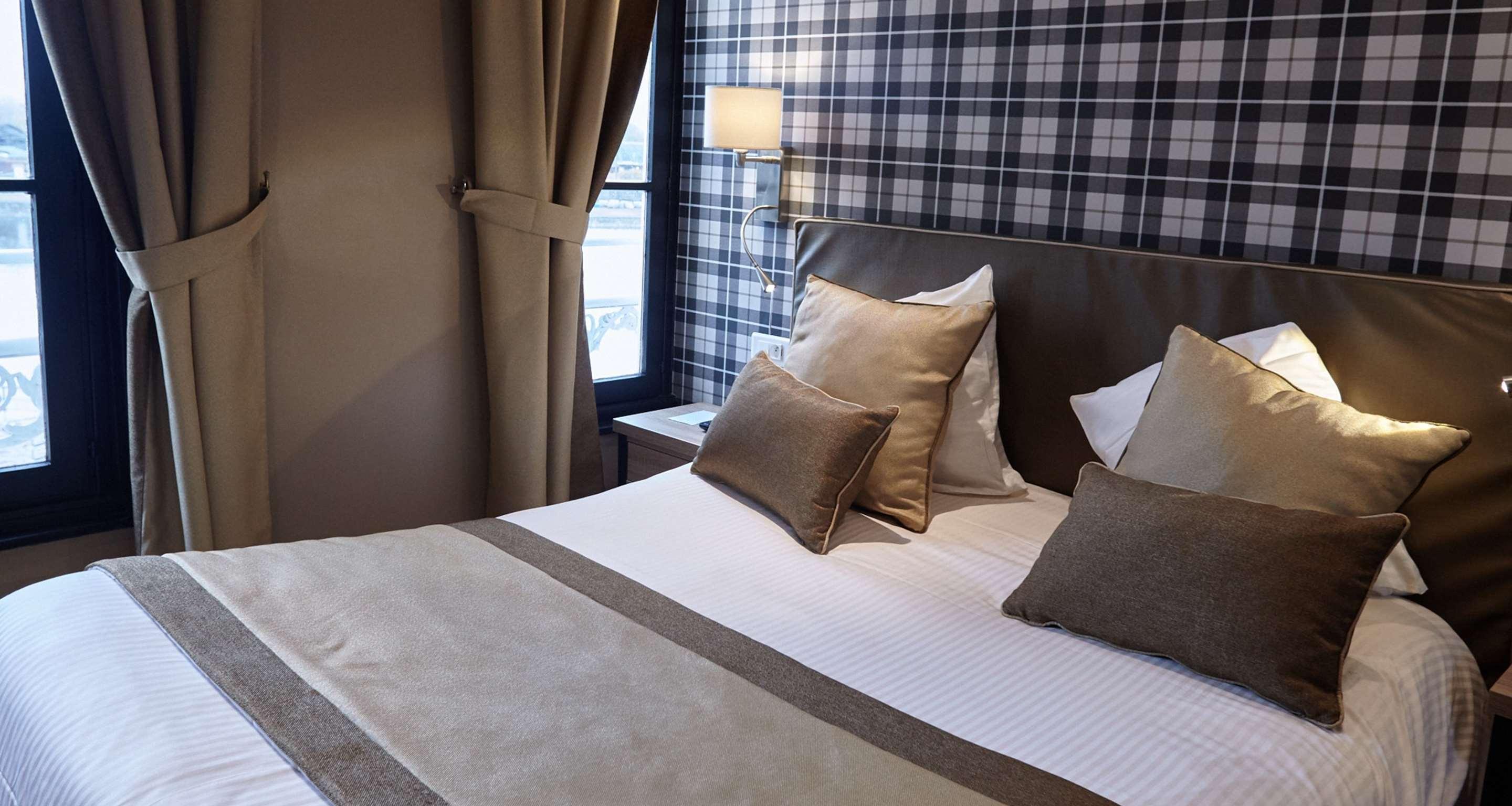 Best Western Le Cheval Blanc -Vue Sur Le Port-Plein Centre Ville Онфльор Екстериор снимка