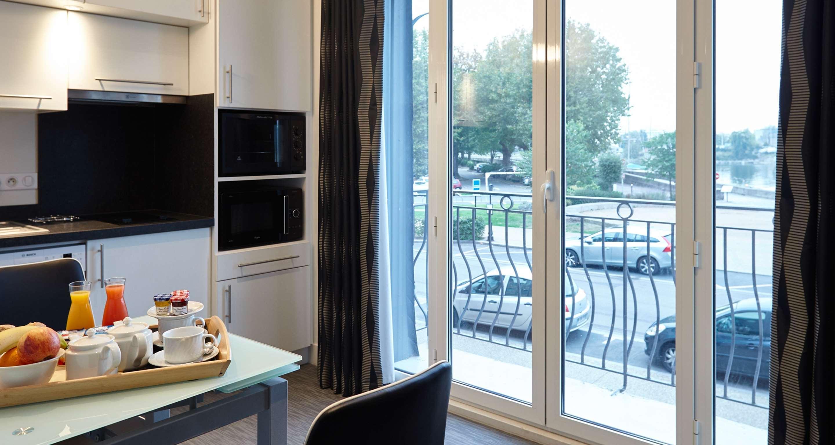 Best Western Le Cheval Blanc -Vue Sur Le Port-Plein Centre Ville Онфльор Екстериор снимка