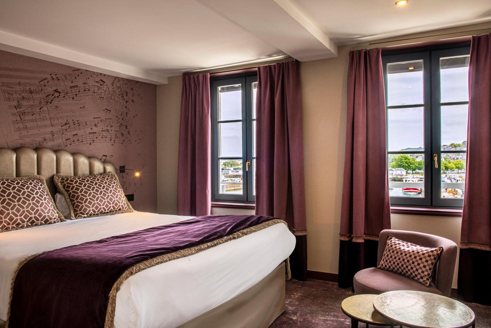 Best Western Le Cheval Blanc -Vue Sur Le Port-Plein Centre Ville Онфльор Екстериор снимка