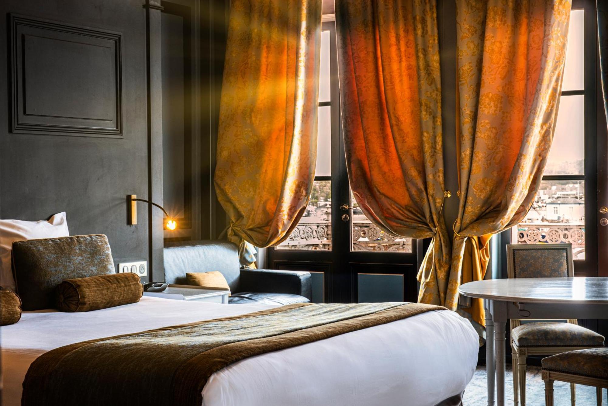 Best Western Le Cheval Blanc -Vue Sur Le Port-Plein Centre Ville Онфльор Екстериор снимка