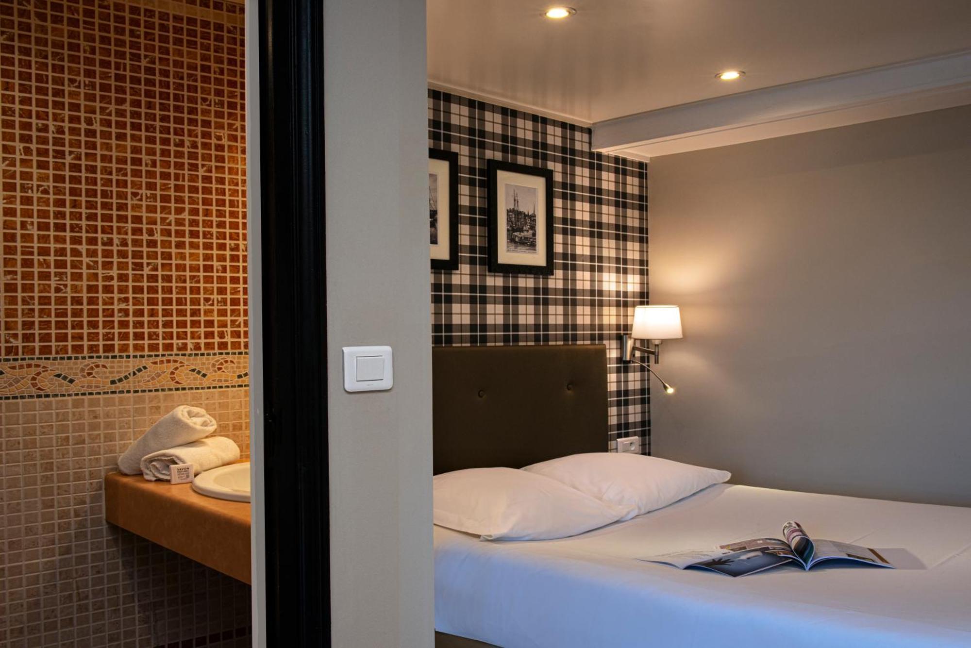 Best Western Le Cheval Blanc -Vue Sur Le Port-Plein Centre Ville Онфльор Екстериор снимка