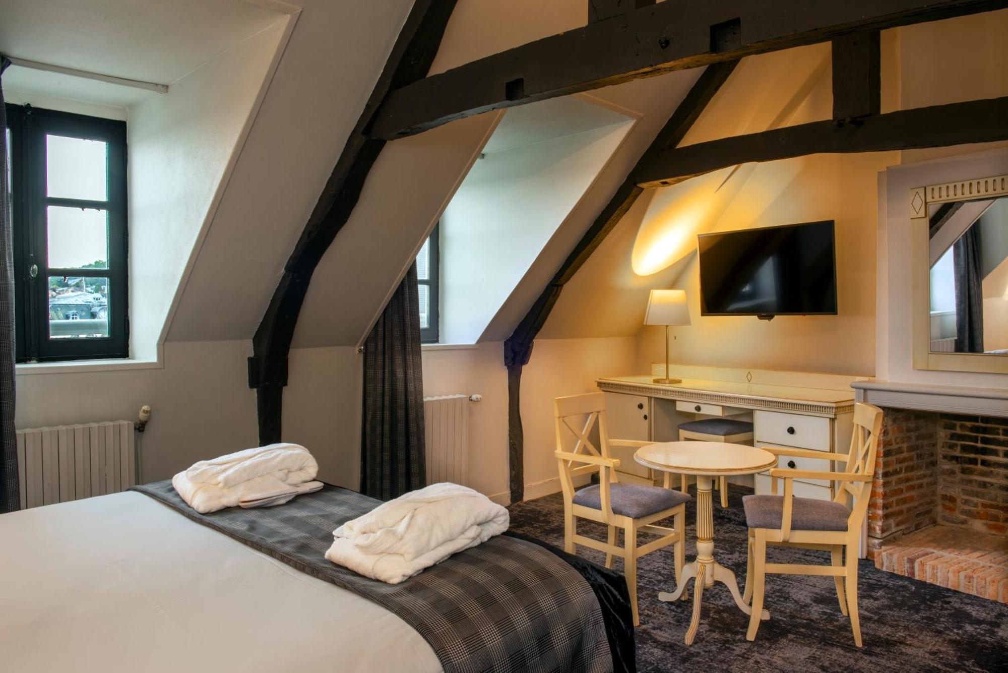 Best Western Le Cheval Blanc -Vue Sur Le Port-Plein Centre Ville Онфльор Екстериор снимка