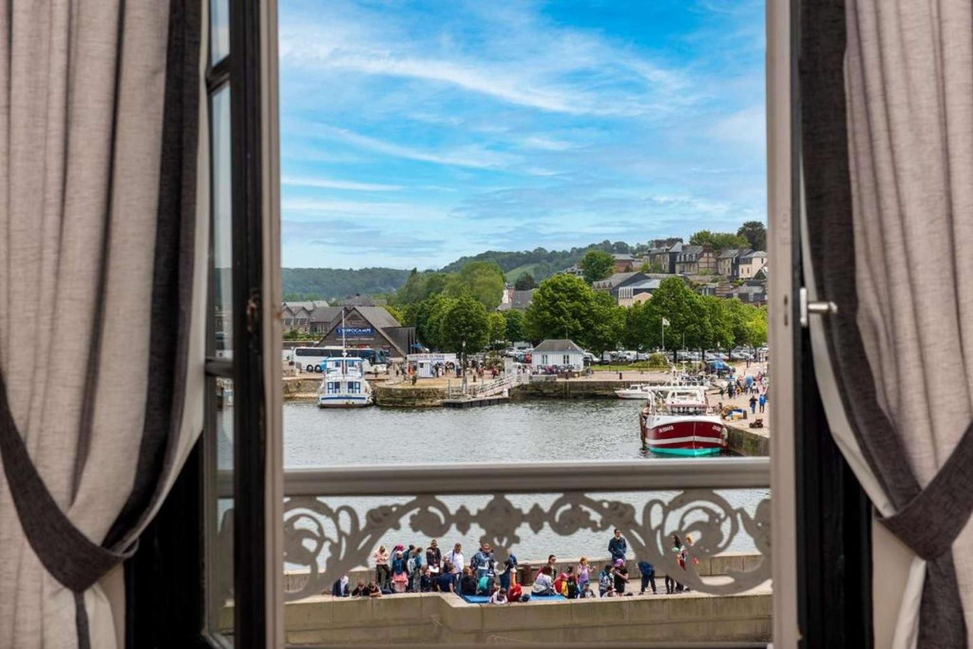 Best Western Le Cheval Blanc -Vue Sur Le Port-Plein Centre Ville Онфльор Екстериор снимка