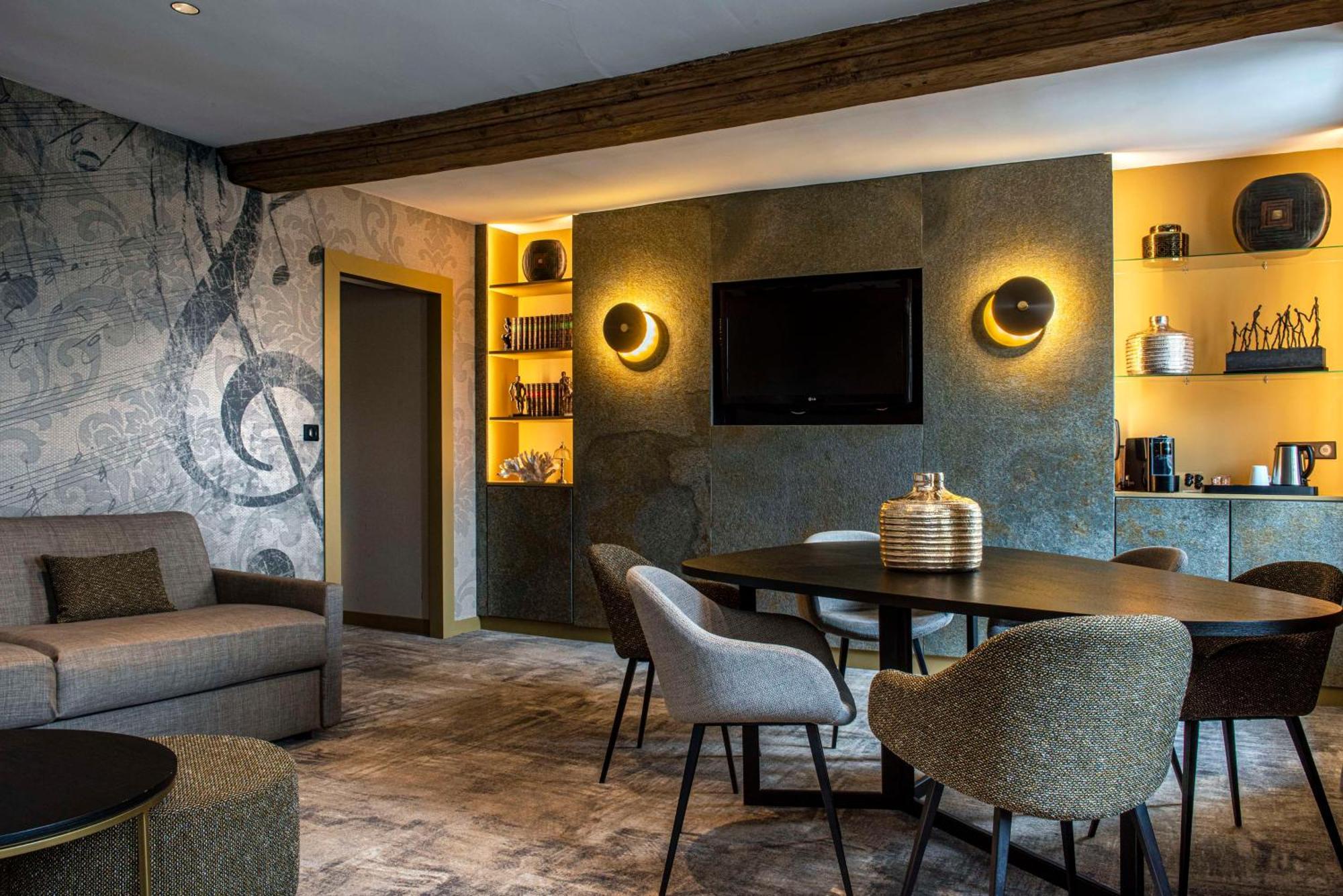 Best Western Le Cheval Blanc -Vue Sur Le Port-Plein Centre Ville Онфльор Екстериор снимка