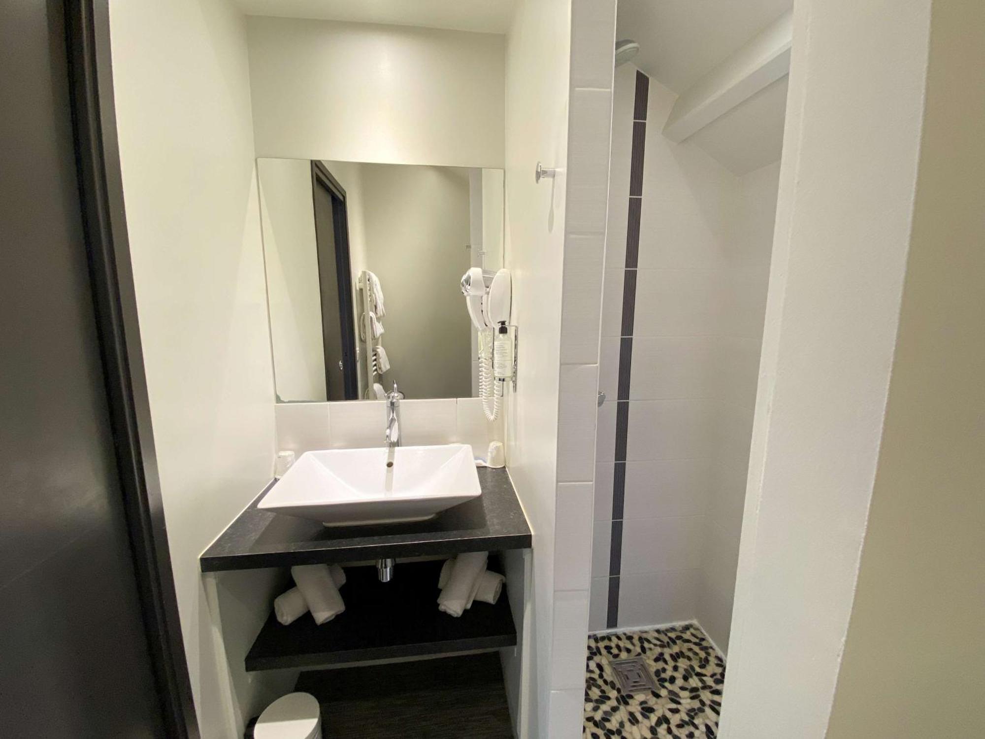 Best Western Le Cheval Blanc -Vue Sur Le Port-Plein Centre Ville Онфльор Екстериор снимка