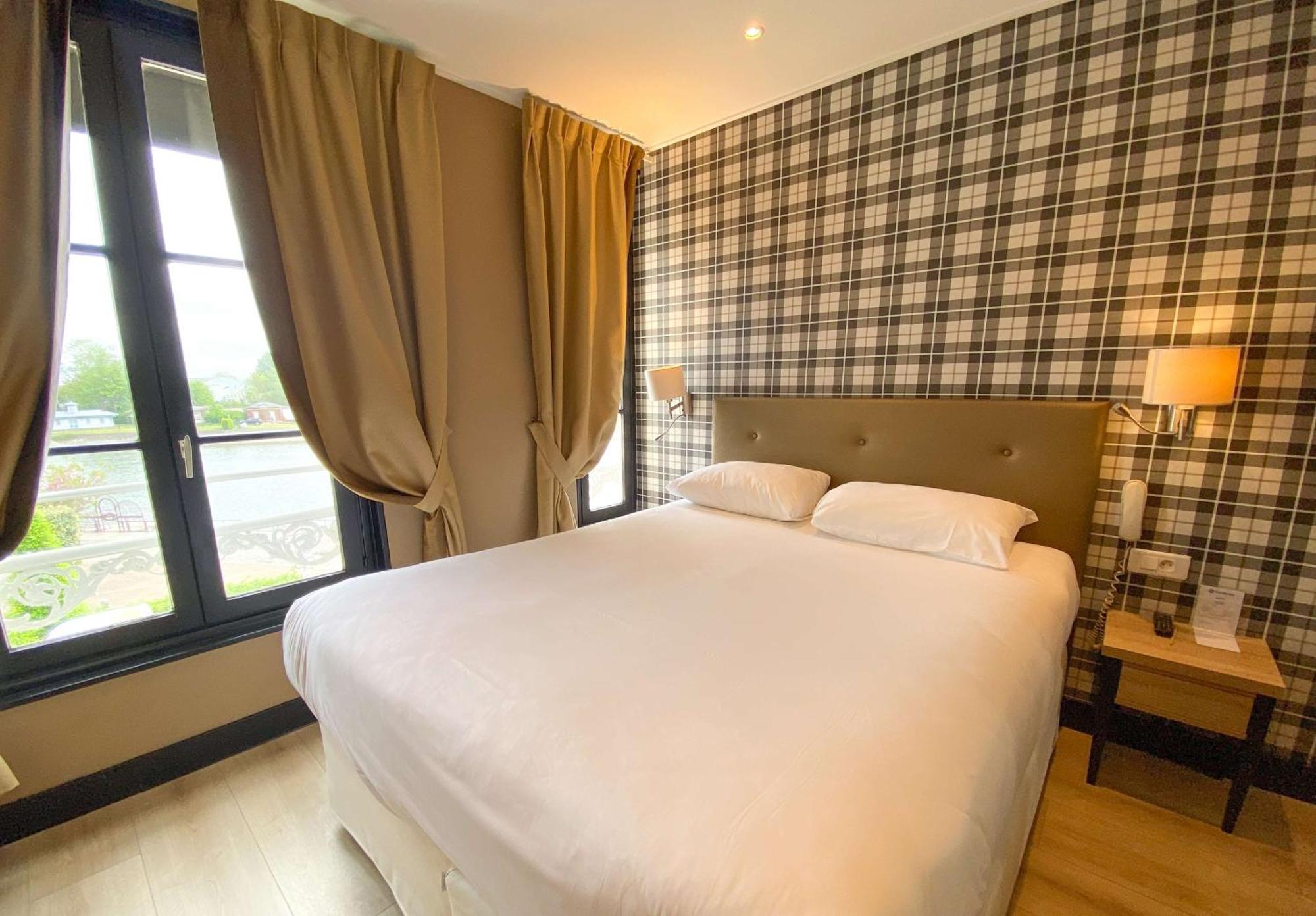 Best Western Le Cheval Blanc -Vue Sur Le Port-Plein Centre Ville Онфльор Екстериор снимка