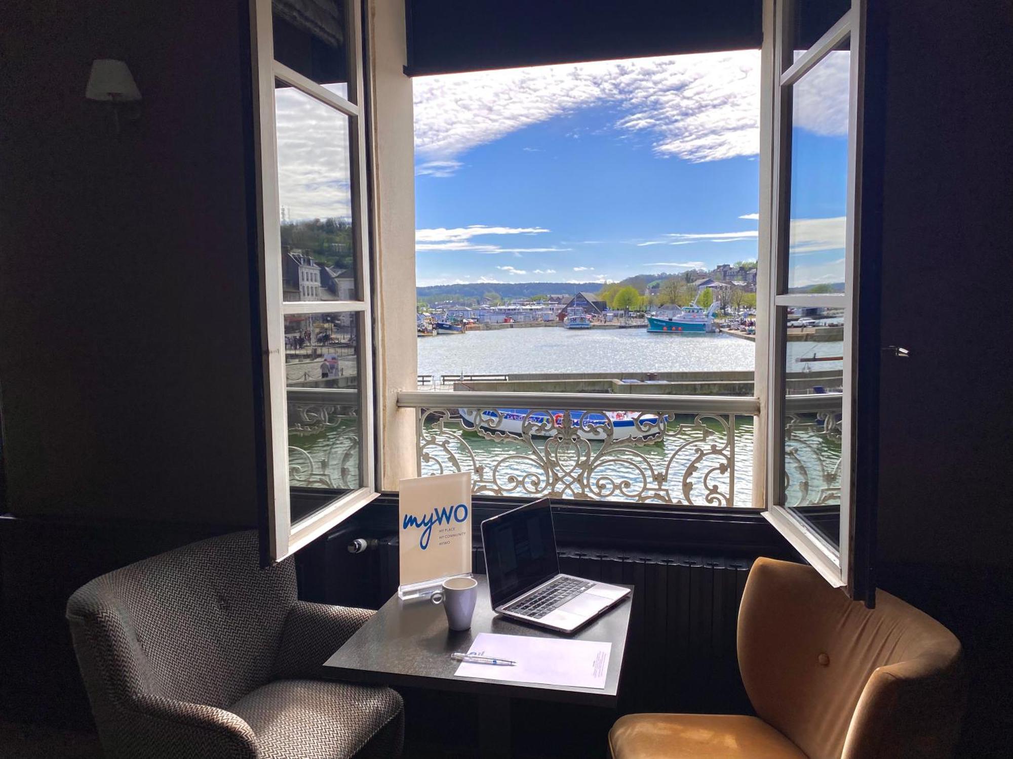 Best Western Le Cheval Blanc -Vue Sur Le Port-Plein Centre Ville Онфльор Екстериор снимка